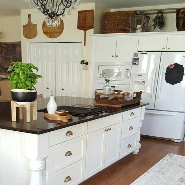 10 ایده طراحی فراموش نشدنی برای ایجاد آشپزخانه رویاهای شما Kitchen design طراحی آشپزخانه با جزیره طراحی آشپزخانه مدرن طراحی آشپزخانه کوچک بدون اپن طراحی وسایل آشپزخانه انواع آشپزخانه در معماری مقاله در مورد طراحی آشپزخانه