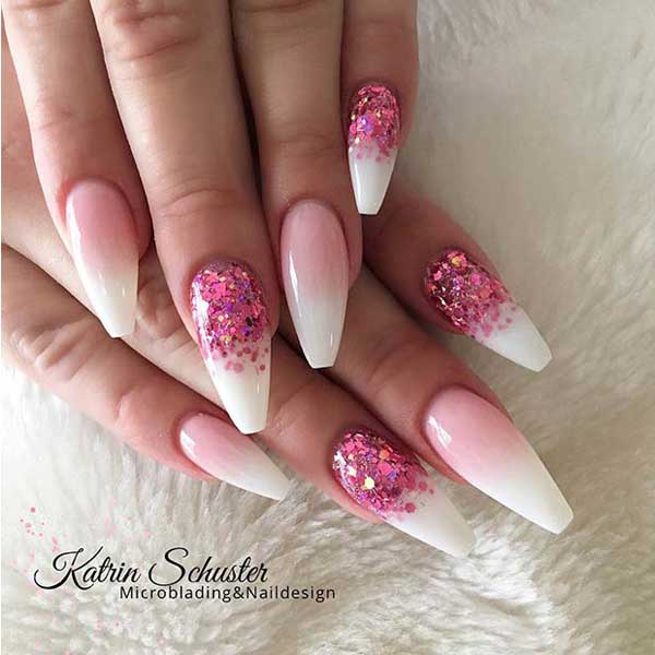 طراحی ناخن سفید و صورتی دخترانه شیک و با کلاس Nail design with white and pink nail polish طراحی ناخن با لاک صورتی و نقره ای طراحی ناخن با لاک صورتی و مشکی لاک صورتی چرک طراحی لاکچری ناخن طرح ناخن شیک و باکلاس صورتی مدل ناخن جدید ۱۴۰3 طرح ناخن صورتی جیغ