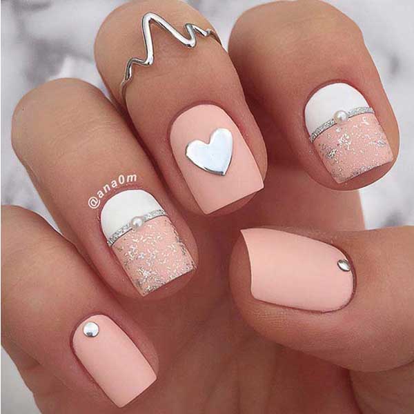 طراحی ناخن سفید و صورتی دخترانه شیک و با کلاس Nail design with white and pink nail polish طراحی ناخن با لاک صورتی و نقره ای طراحی ناخن با لاک صورتی و مشکی لاک صورتی چرک طراحی لاکچری ناخن طرح ناخن شیک و باکلاس صورتی مدل ناخن جدید ۱۴۰3 طرح ناخن صورتی جیغ