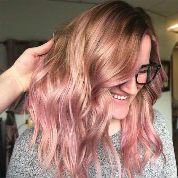 هایلایت صورتی خیره کننده برای داشتن استایل جدید در سال نو Pink highlight هایلایت صورتی صدفی هایلایت صورتی اینستاگرام هایلایت صورتی روی موی قهوه ای هایلایت صورتی روی موی مشکی کاور هایلایت صورتی ساده کاور هایلایت صورتی me