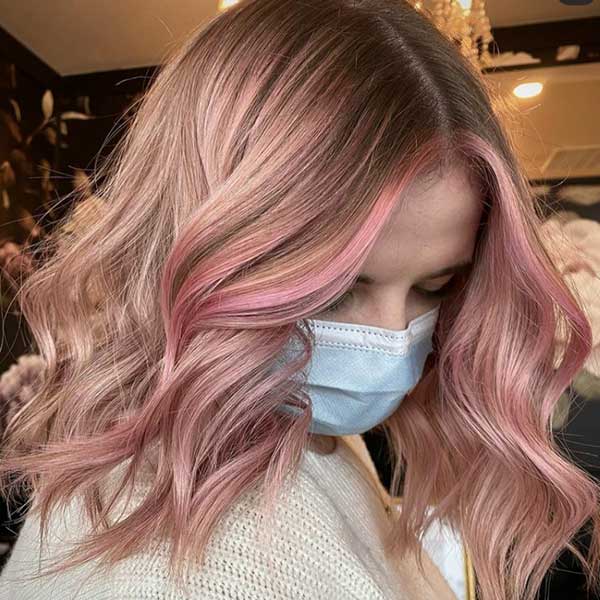 هایلایت صورتی خیره کننده برای داشتن استایل جدید در سال نو Pink highlight هایلایت صورتی صدفی هایلایت صورتی اینستاگرام هایلایت صورتی روی موی قهوه ای هایلایت صورتی روی موی مشکی کاور هایلایت صورتی ساده کاور هایلایت صورتی me