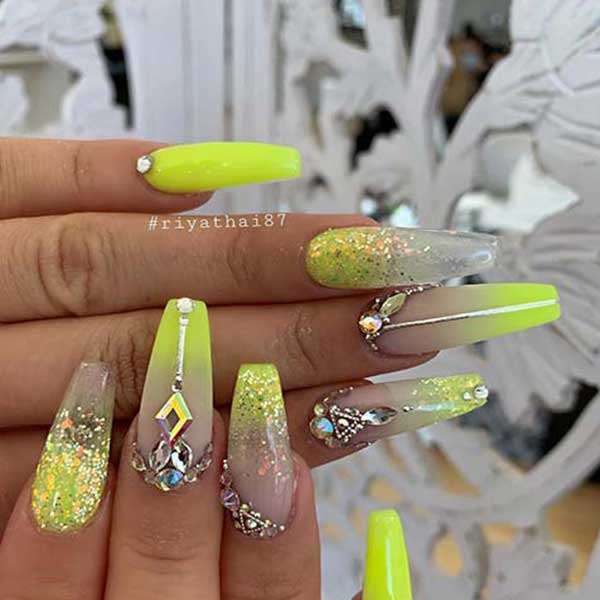 طراحی ناخن زرد برای یک مانیکور متفاوت و شیک دخترونه Yellow nail design طراحی ناخن زرد و سفید طراحی ناخن زرد و مشکی لاک زرد لیمویی   لاک زرد فسفری  فرنچ زرد ناخن طراحی ناخن زرد و طوسی  لاک زرد پاستیلی  طراحی ناخن طوسی صورتی xvhpd khok cvn