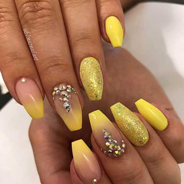 طراحی ناخن زرد برای یک مانیکور متفاوت و شیک دخترونه Yellow nail design طراحی ناخن زرد و سفید طراحی ناخن زرد و مشکی لاک زرد لیمویی   لاک زرد فسفری  فرنچ زرد ناخن طراحی ناخن زرد و طوسی  لاک زرد پاستیلی  طراحی ناخن طوسی صورتی xvhpd khok cvn
