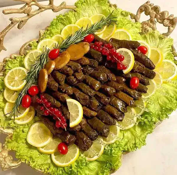 تزیین دلمه برگ مو