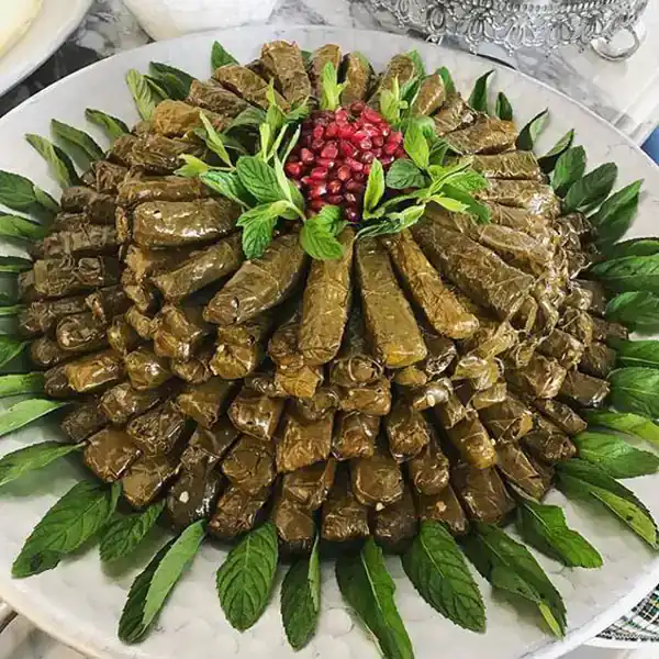 تزیین دلمه برگ مو