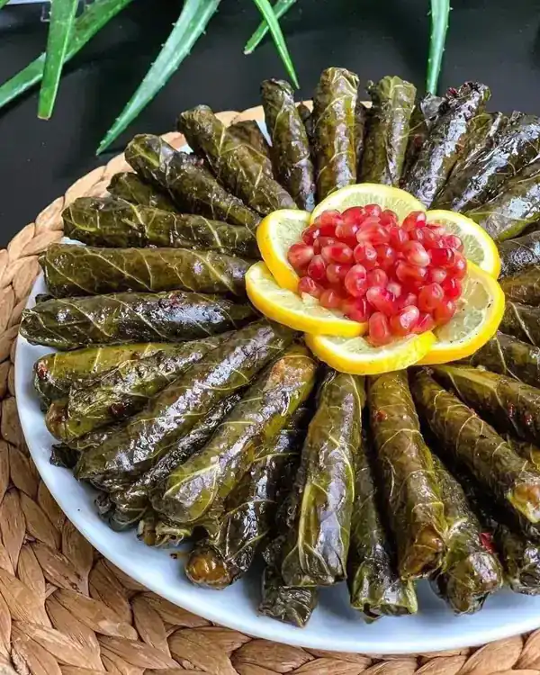 تزیین دلمه برگ مو
