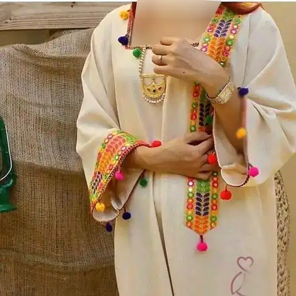 مدل مانتو گلدوزی شده اینستا