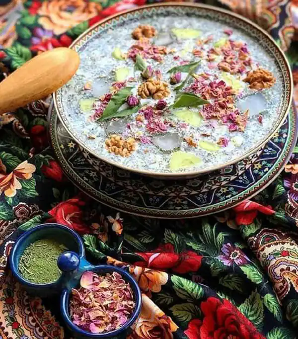 طرز تهیه آب دوغ خیار مجلسی