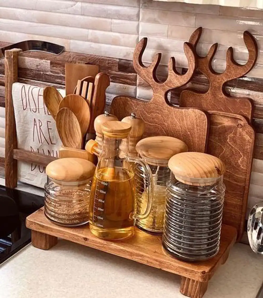 چیدمان تخته سرو روی کابینت