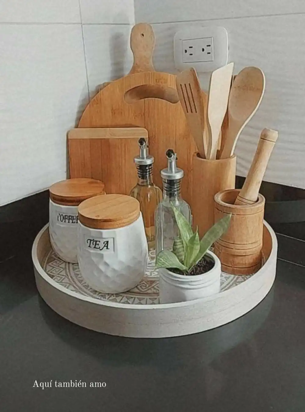 چیدمان تخته سرو روی کابینت