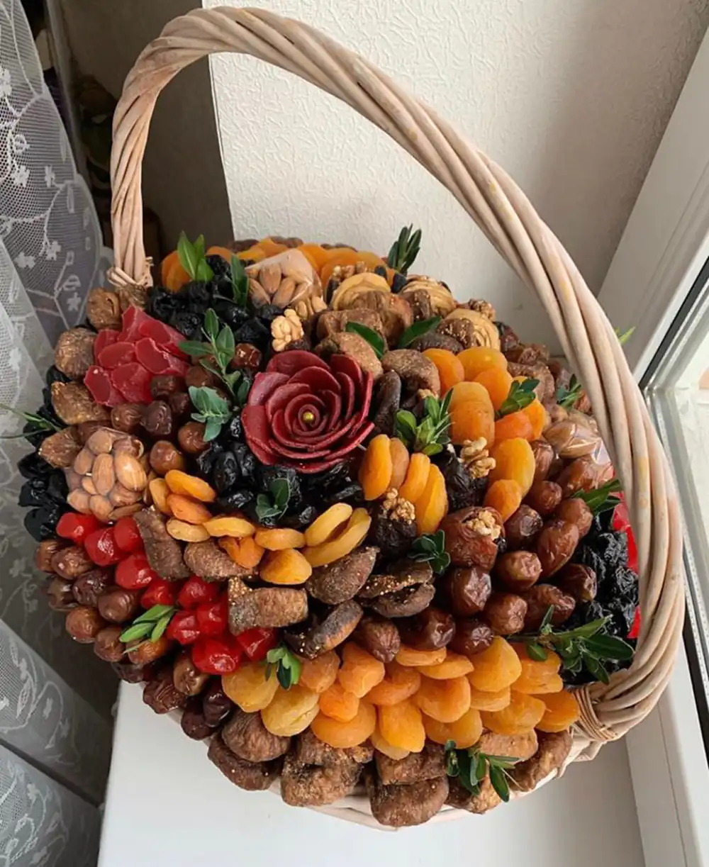 شب یلدا برای عروس چی میبرن