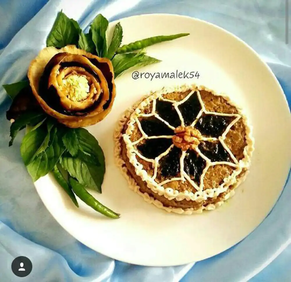 تزیین کشک بادمجان با قیف