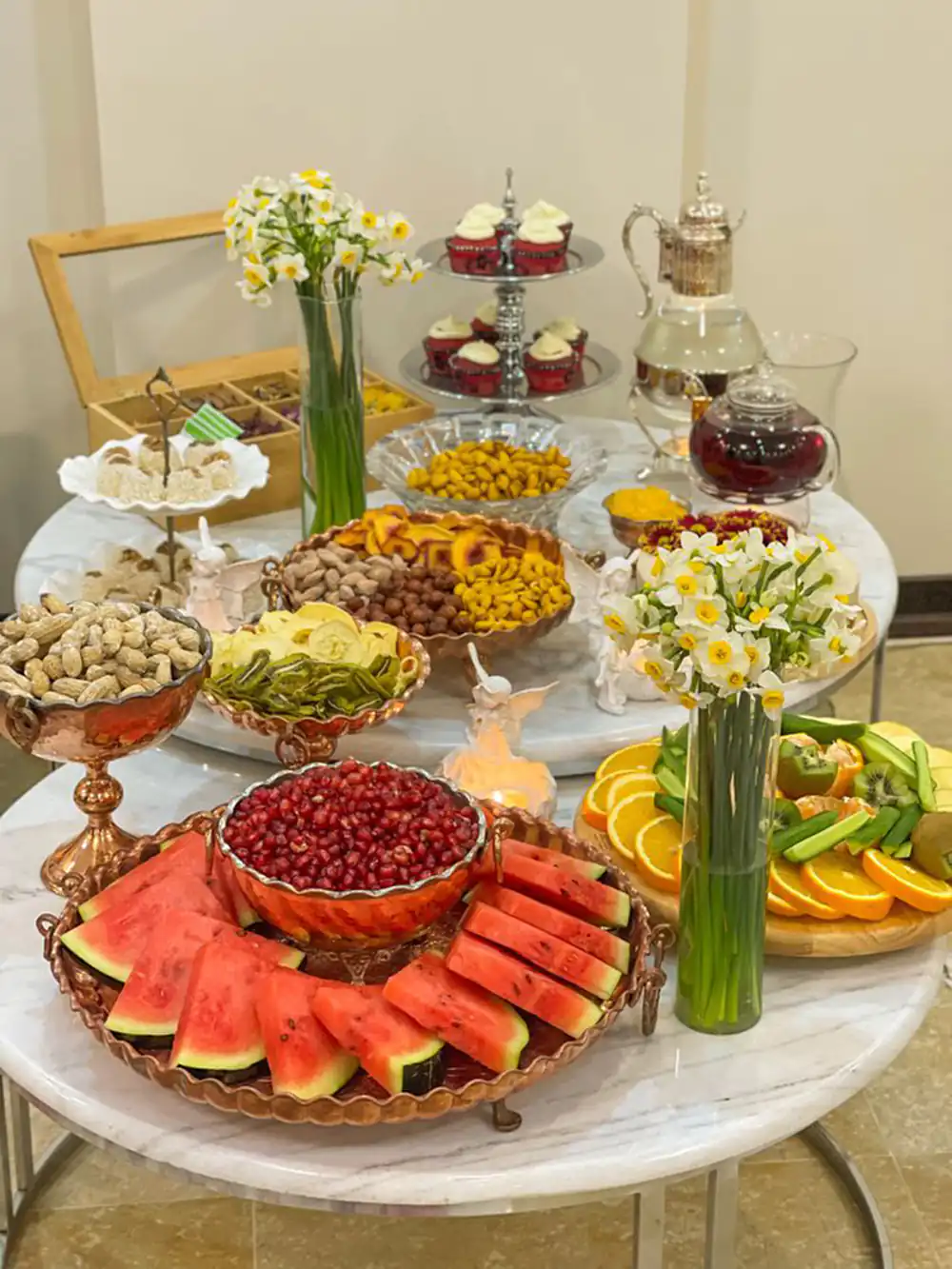 تزیین سفره یلدا برای عروس
