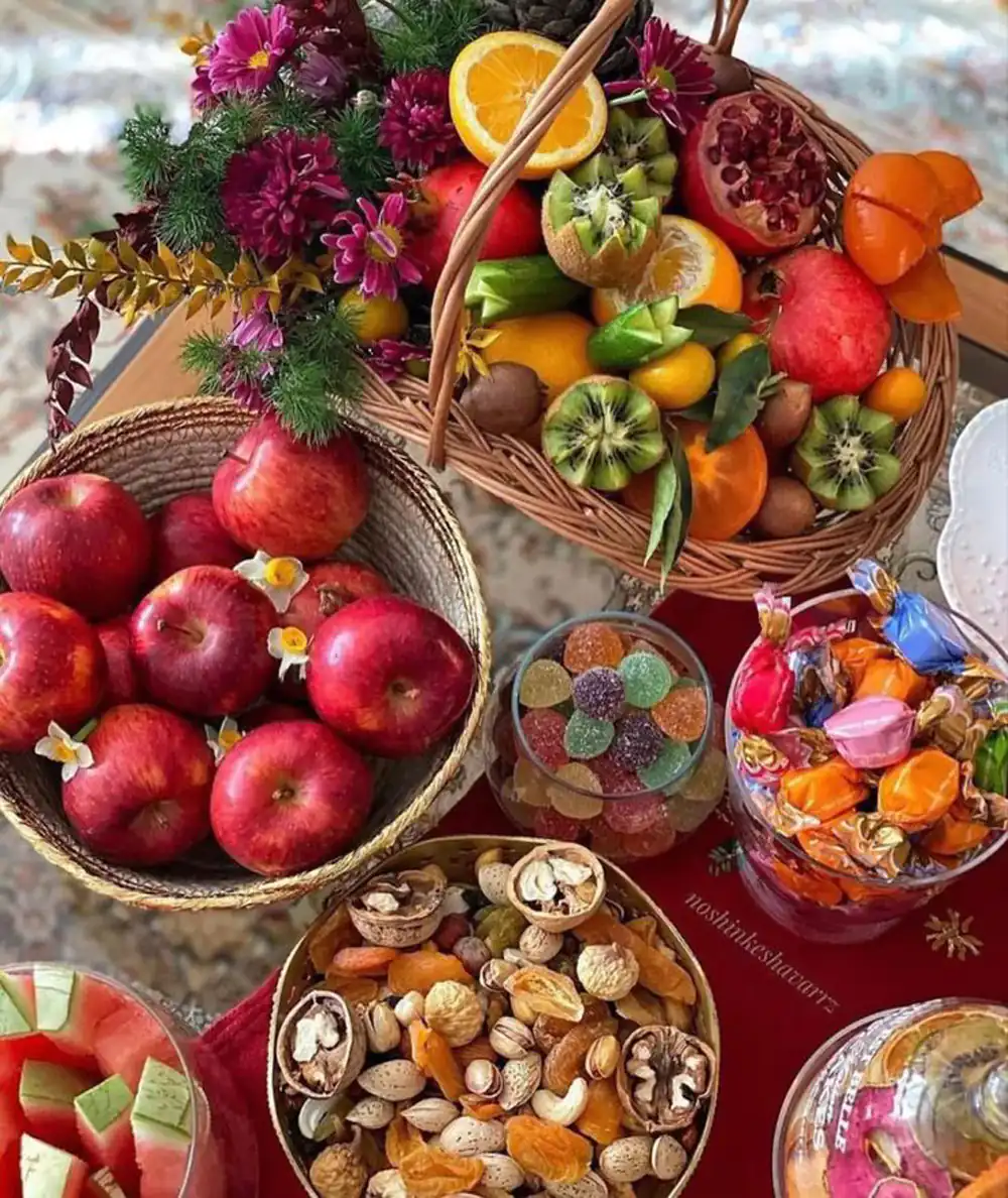 تزیین سفره یلدا برای عروس