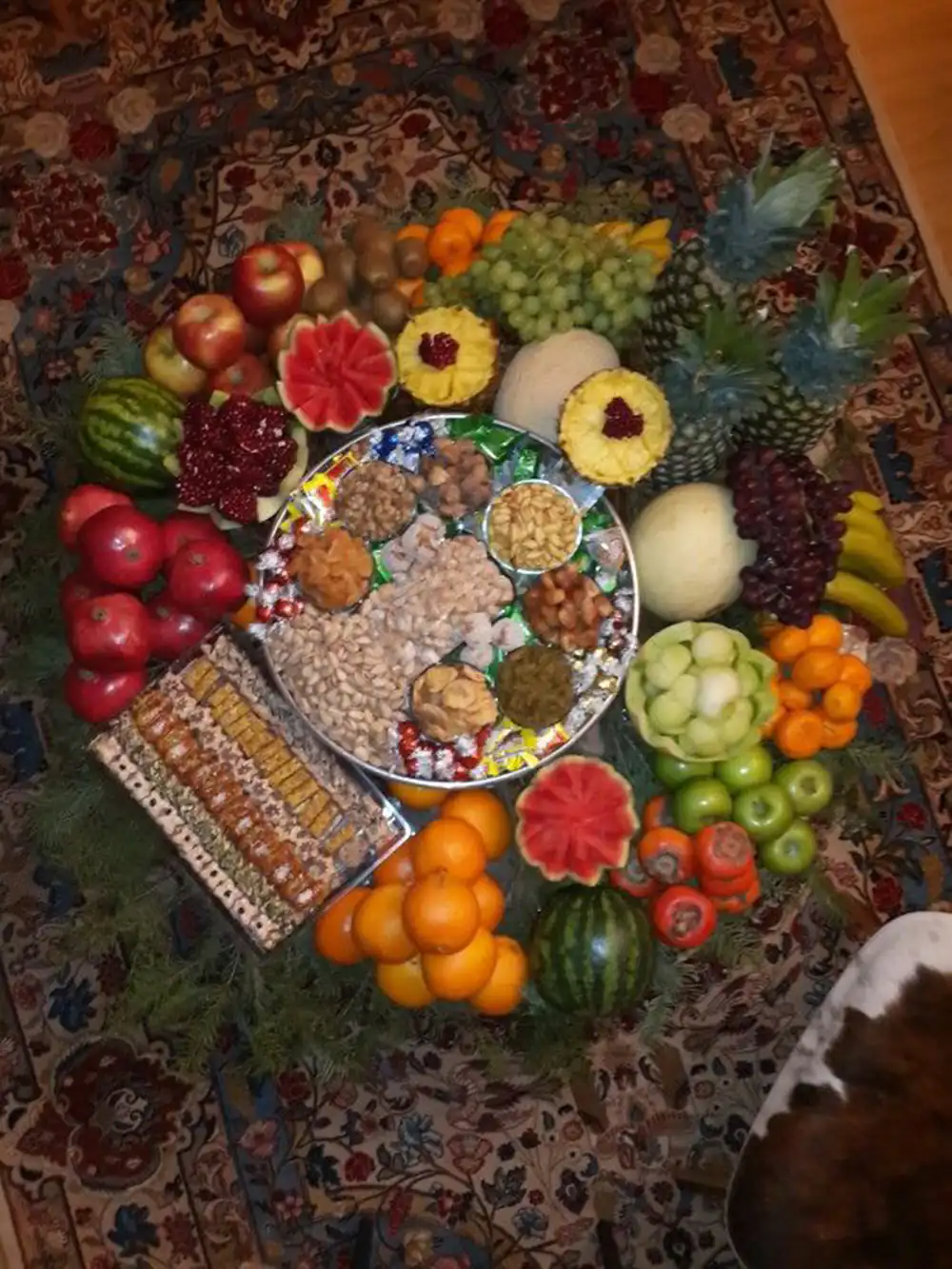 تزیین سفره یلدا برای عروس