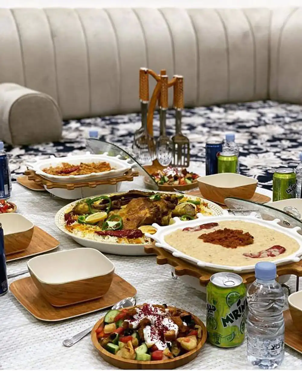 تزیین سفره غذا با وسایل ساده