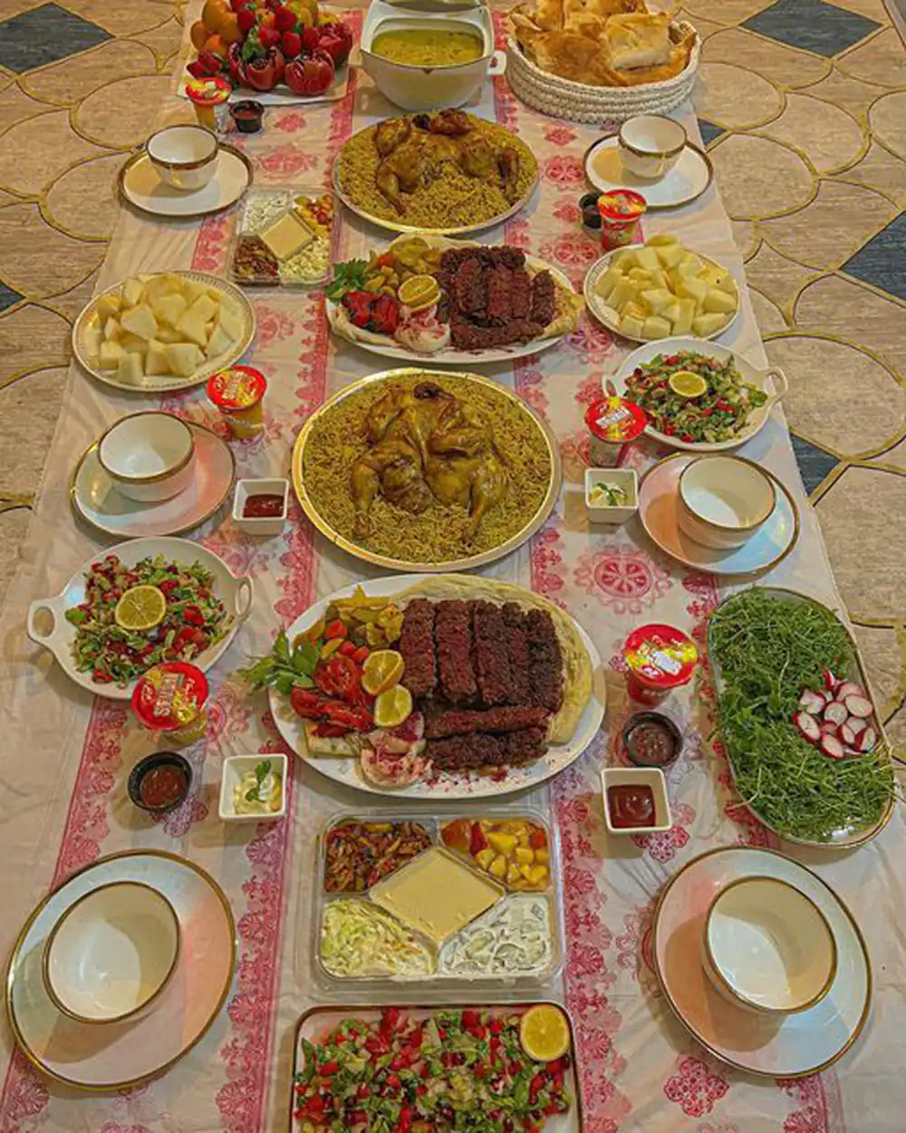 تزیین سفره غذا با وسایل ساده