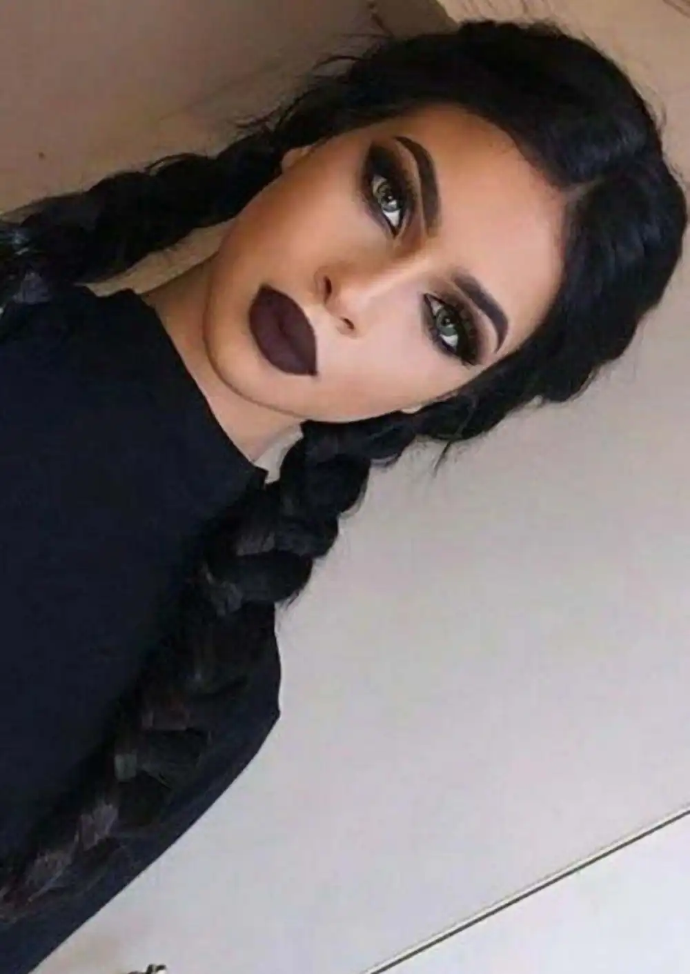 آرایش با موی مشکی پرکلاغی