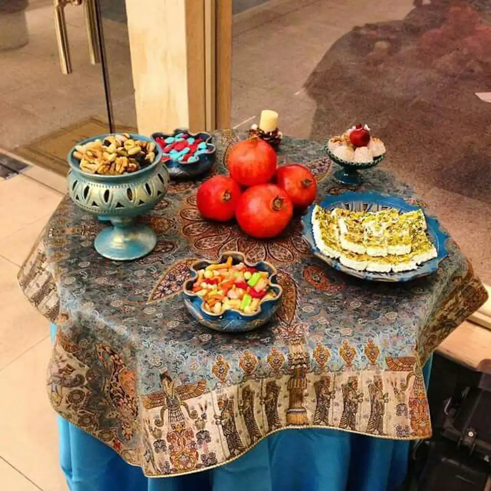 تزیین کلاس برای شب یلدا ساده