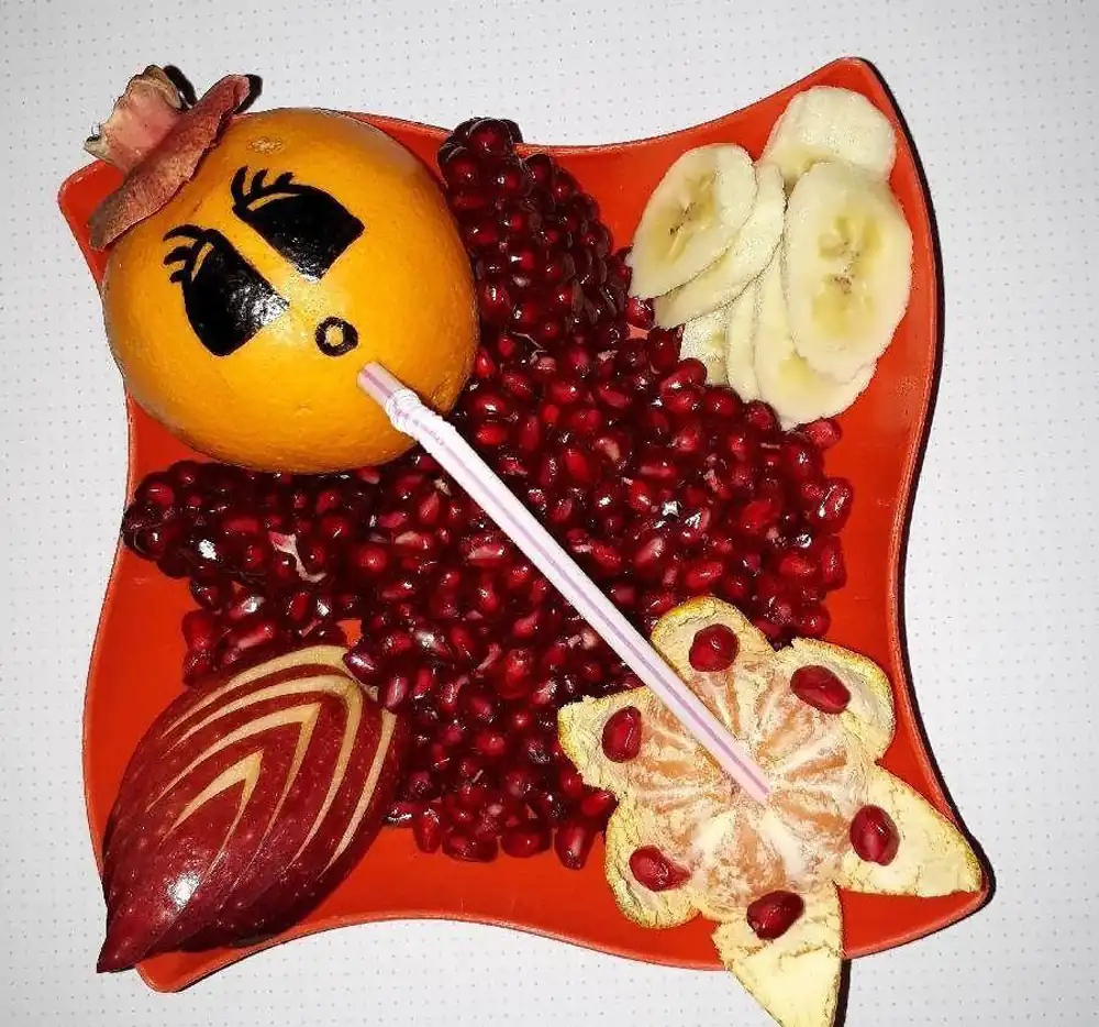 تزیین میوه شب یلدا برای مدرسه