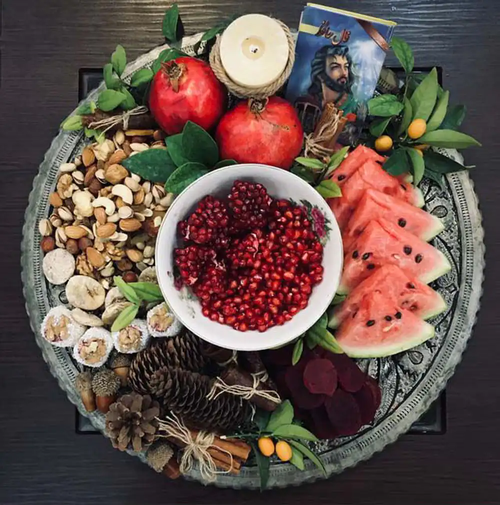 تزیین میوه شب یلدا در سینی