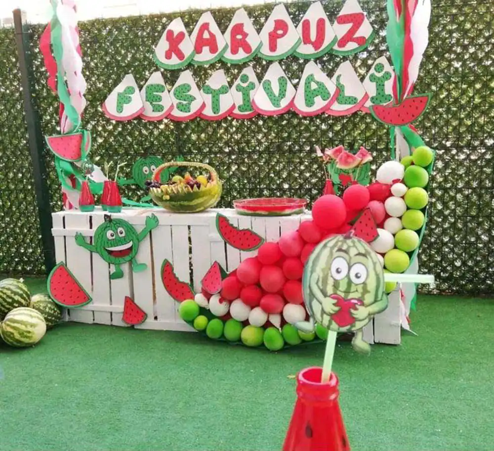 تزیین یلدایی برای مدرسه