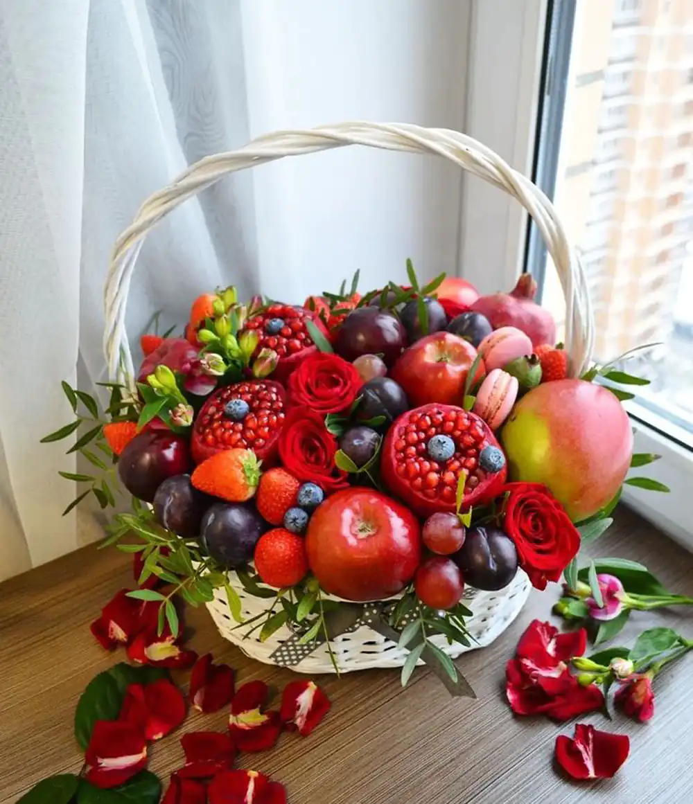تزیین میوه در سبد حصیری