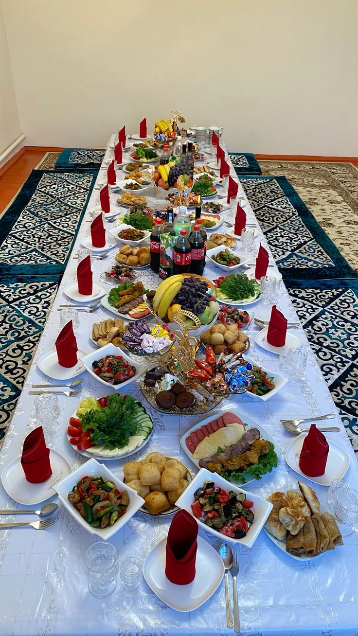 تزیین سفره غذا برای مهمان