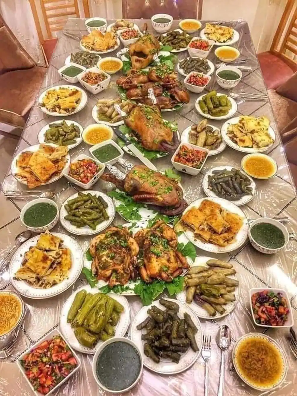 تزیین سفره غذا برای مهمان