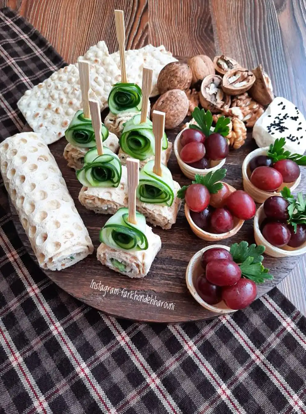 تزیین نان و پنیر و سبزی برای نذری
