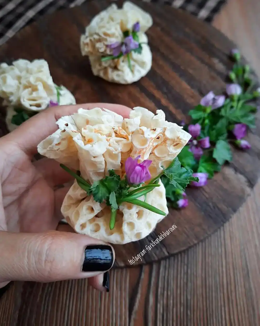 تزیین نان و پنیر و سبزی برای نذری
