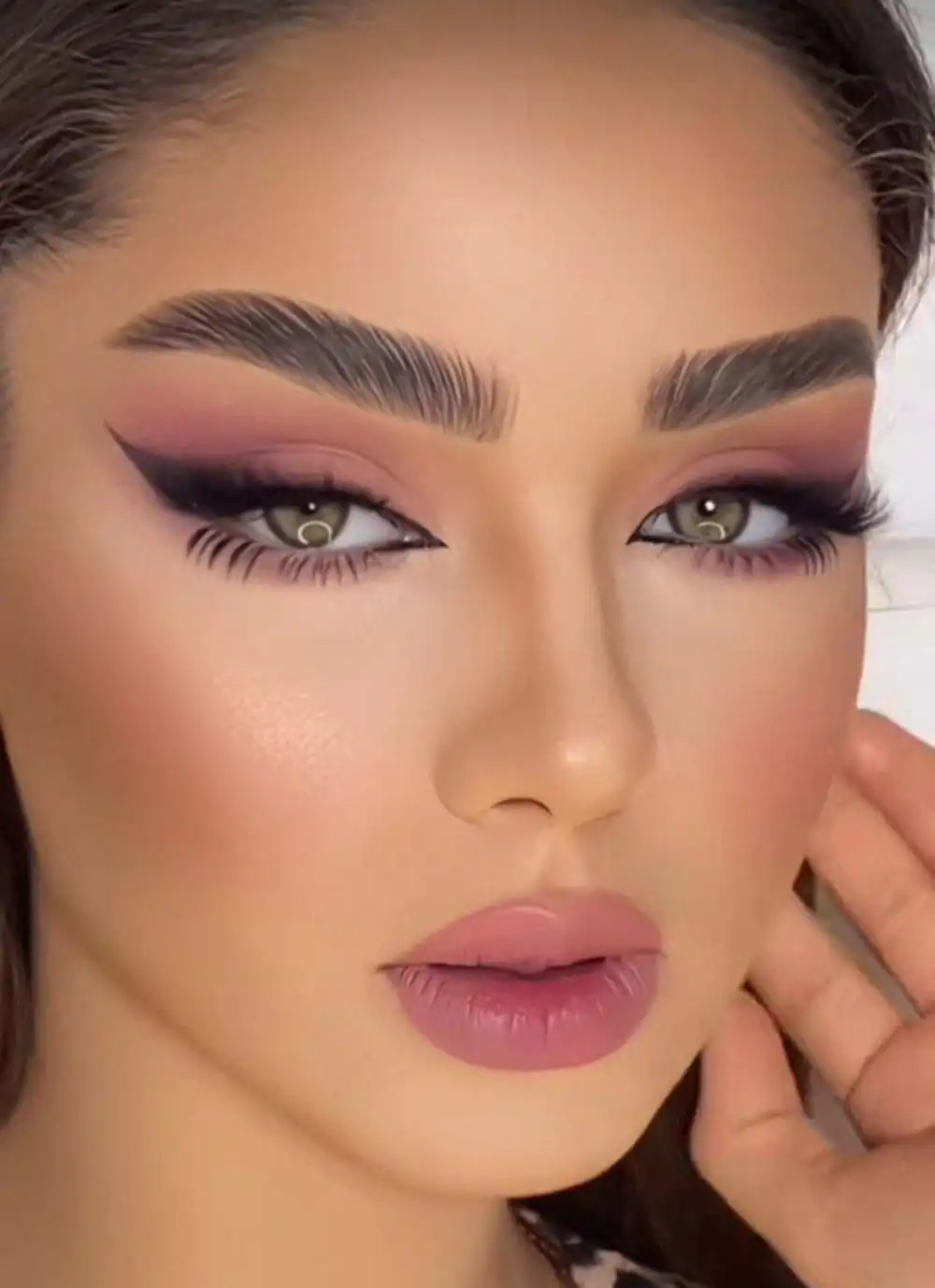 آرایش حرفه‌ای صورت