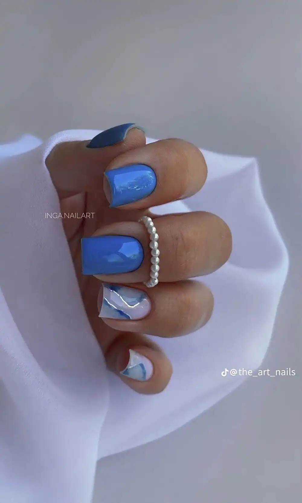 ناخن آبی ساده