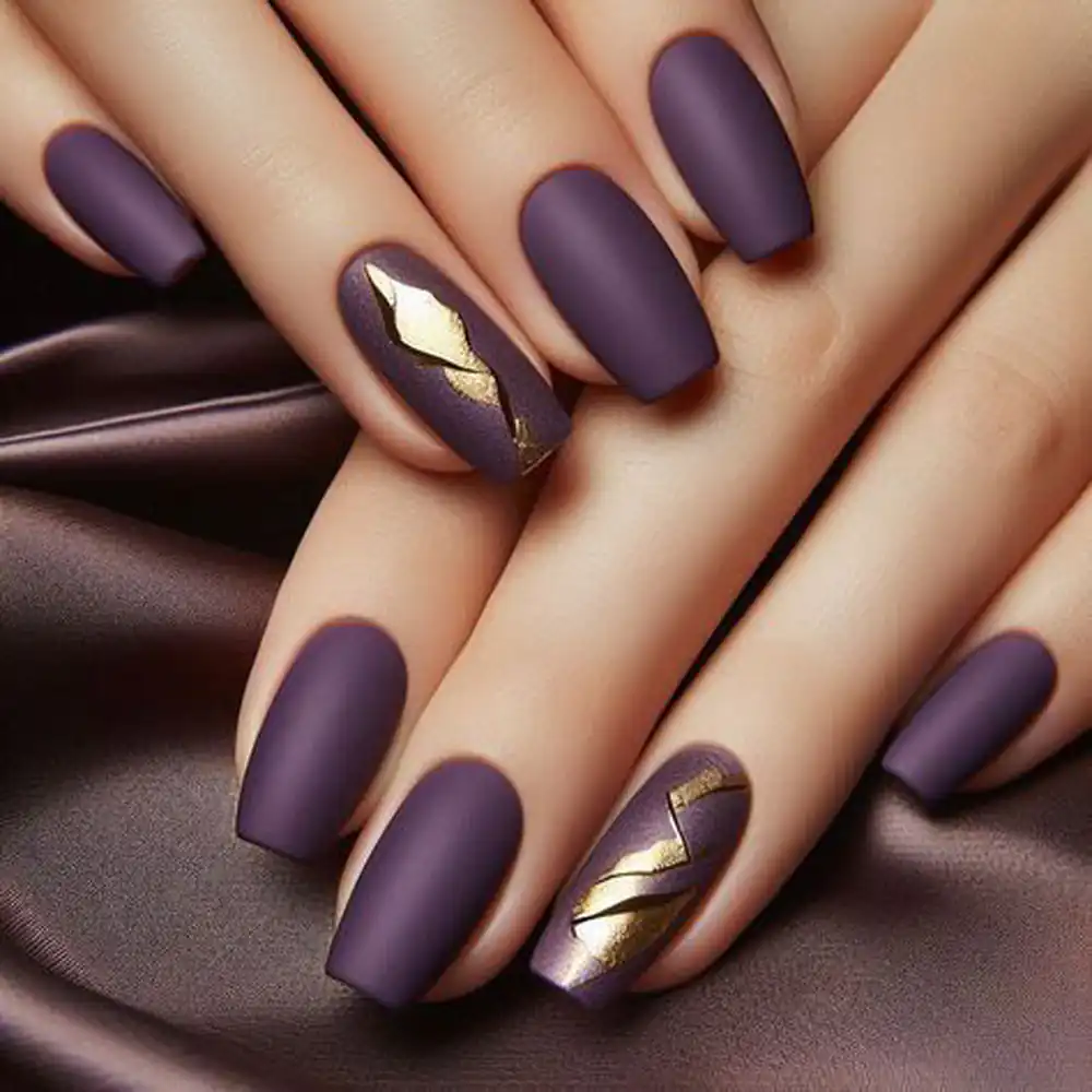 طراحی ناخن بنفش و طلایی