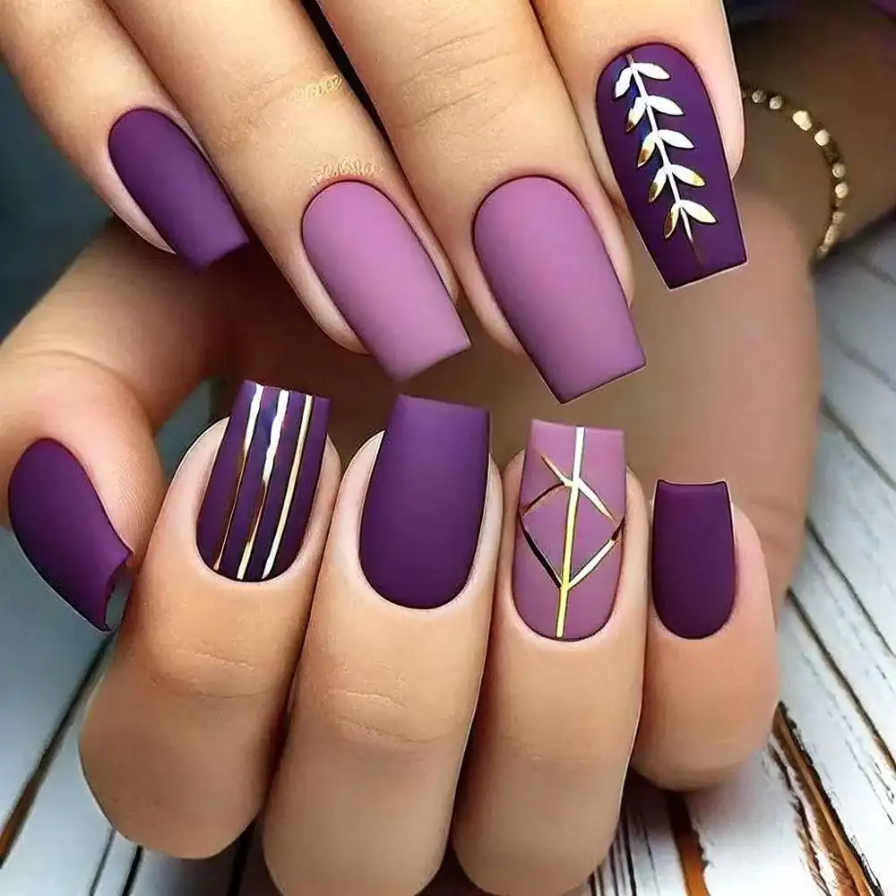 طراحی ناخن بنفش و طلایی