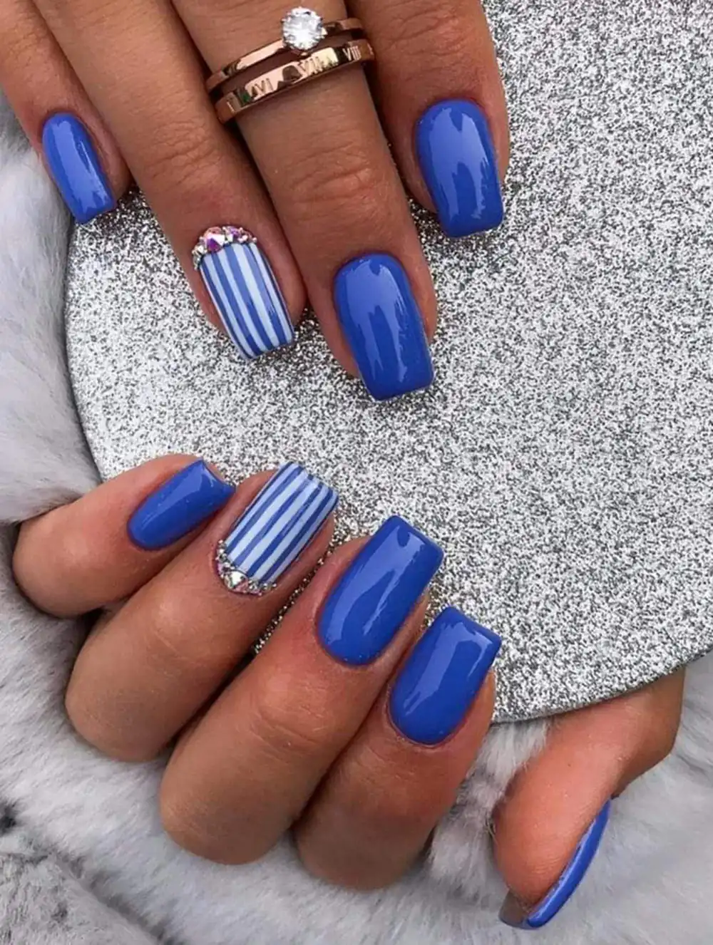 ایده طراحی ناخن آبی