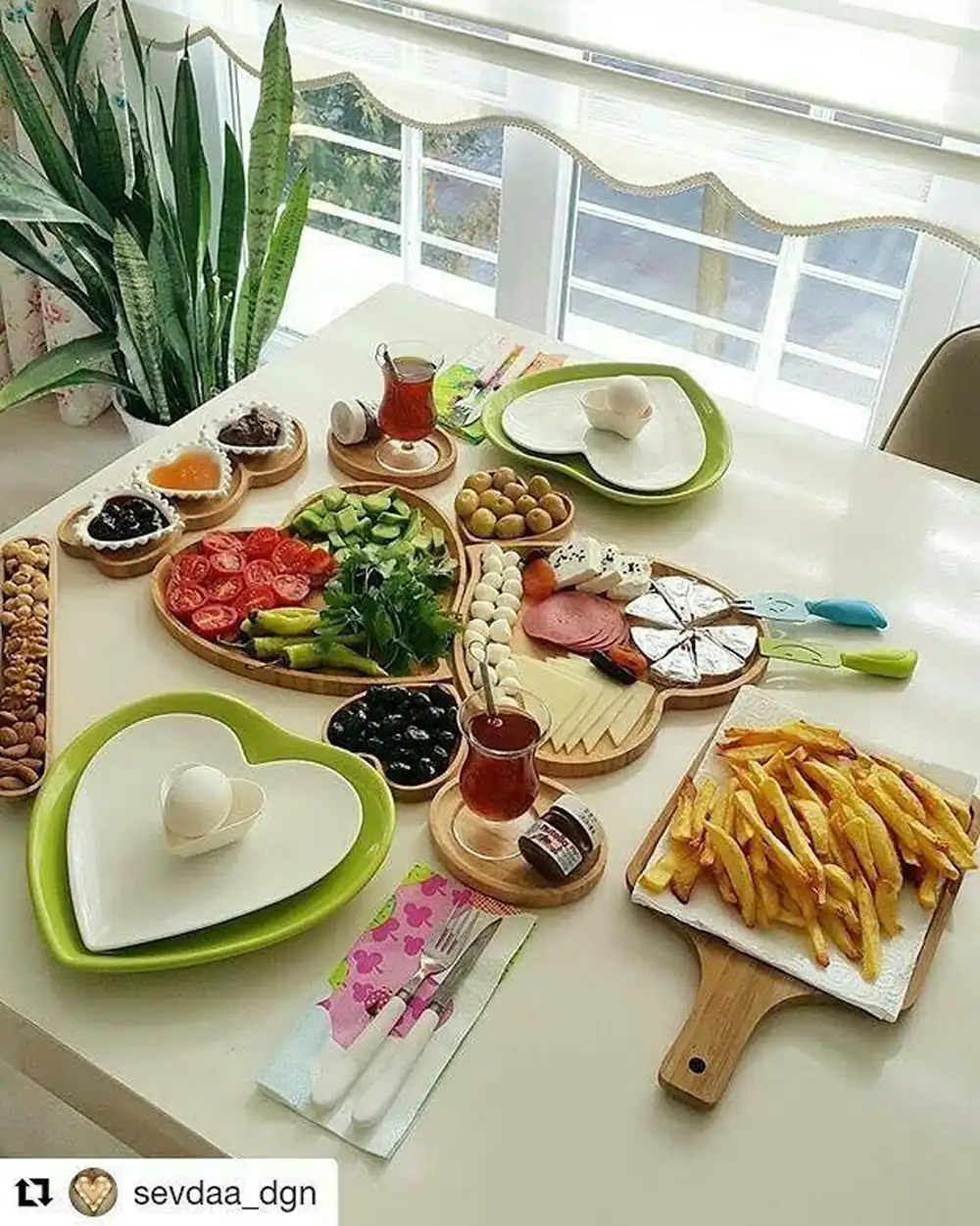 میز صبحانه رمانتیک