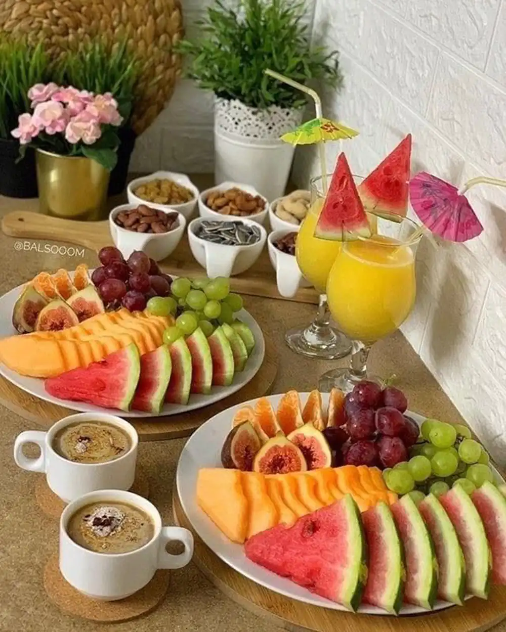تزیین میز صبحانه زوج جوان