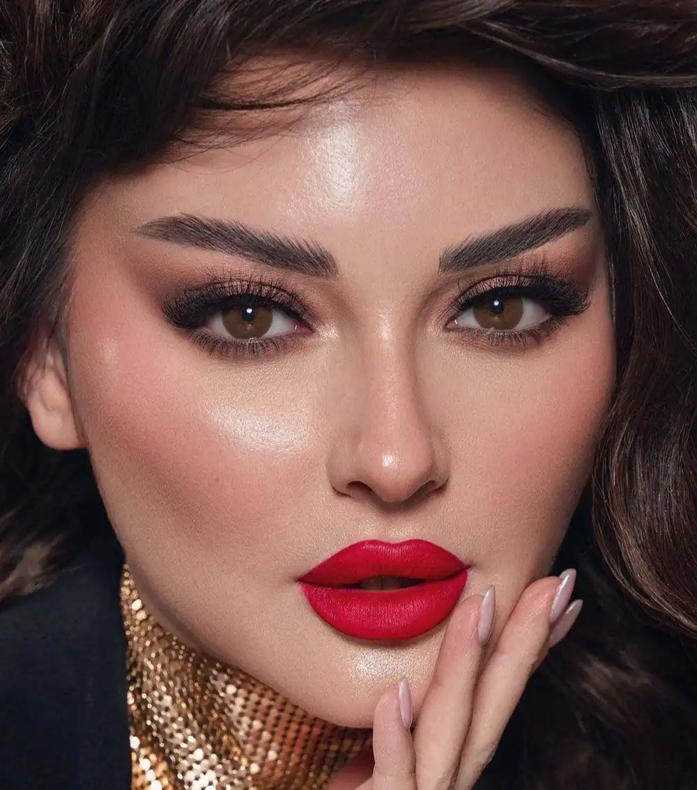 آرایش صورت با رژ قرمز