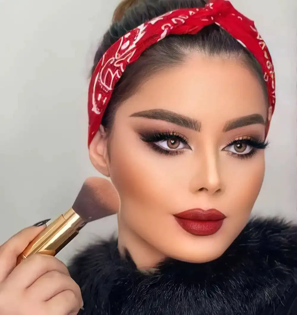 آرایش صورت با رژ قرمز