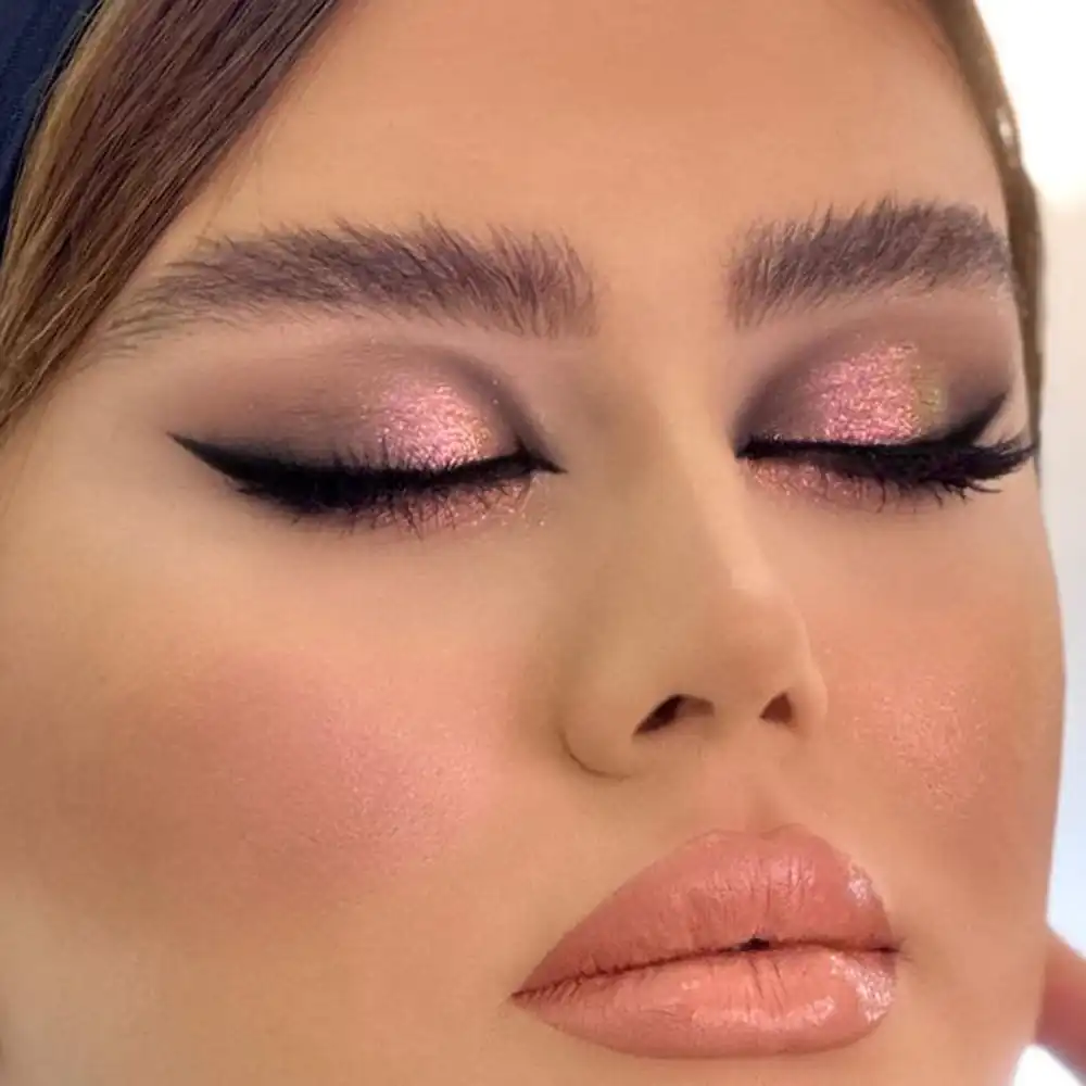 مدل آرایش صورتی