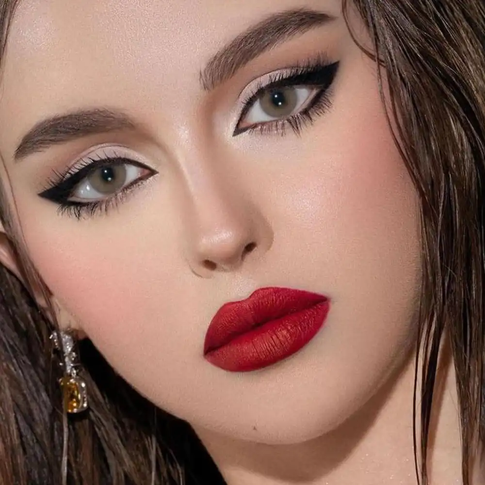 آرایش چشم و رژلب حرفهای