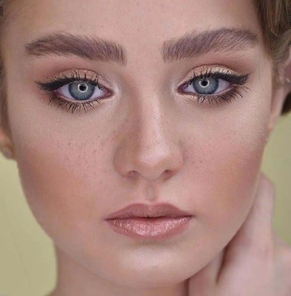 آرایش طبیعی پوست روشن