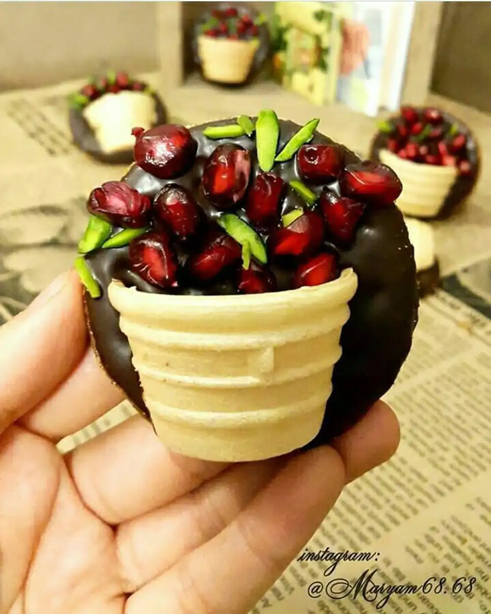تزیین دسر با انار