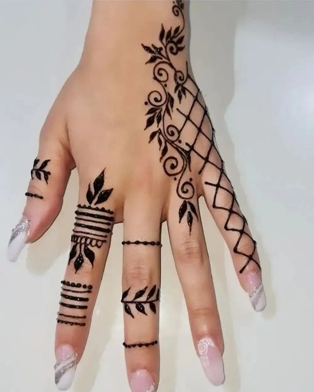 نقش حنا دخترانه
