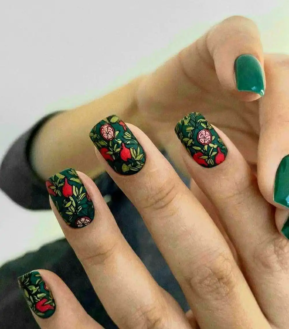 ناخن شب یلدایی