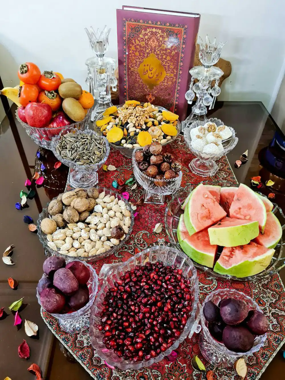 دیزاین میز شب یلدا سنتی