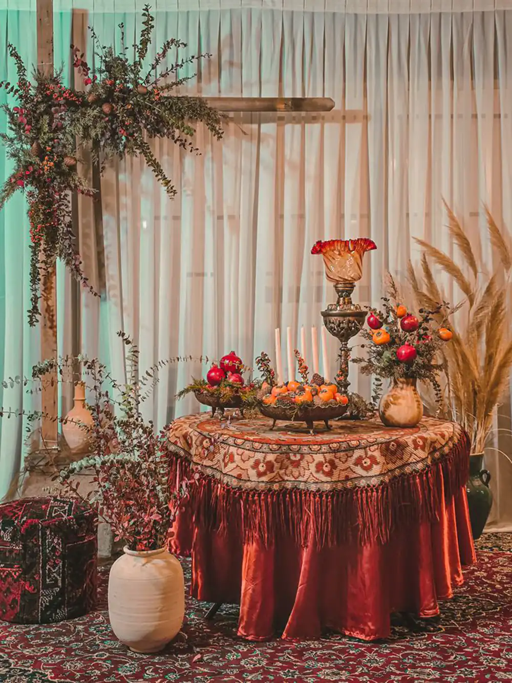 دیزاین شب یلدا روی میز خاطره