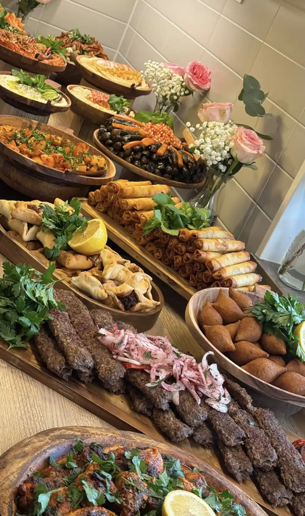 تزیین سفره مهمانی شیک