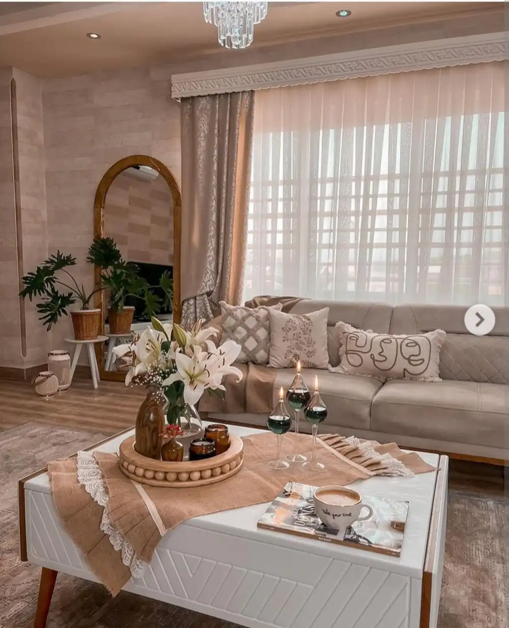 چیدمان مبل پشت پرده